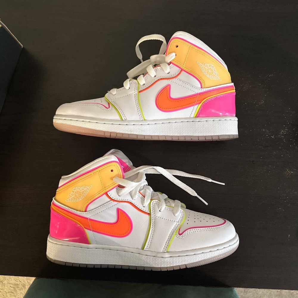Air Jordan 1 Mid Edge Glow GS